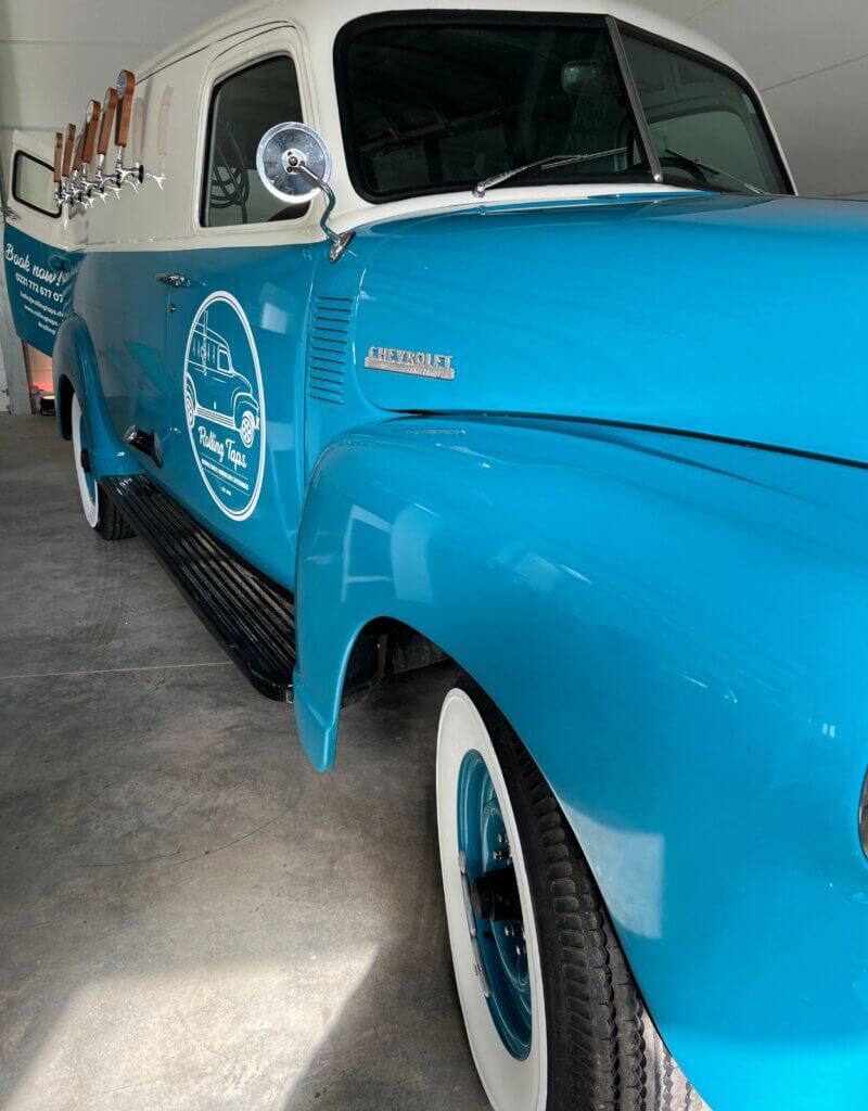 Mobile Bar Oldtimer für Euer Event buchen - Rolling Taps in Köln, Bonn, Düsseldorf, Aachen und Umgebung