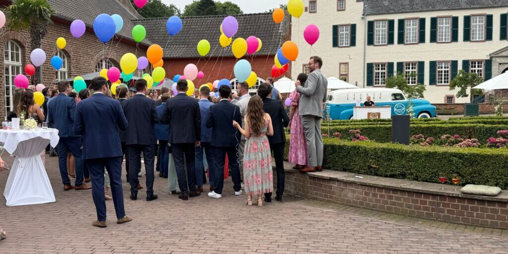 Hochzeit planen mit dem richtigen Catering von Rolling Taps - mobile bar und vintage food truck mieten