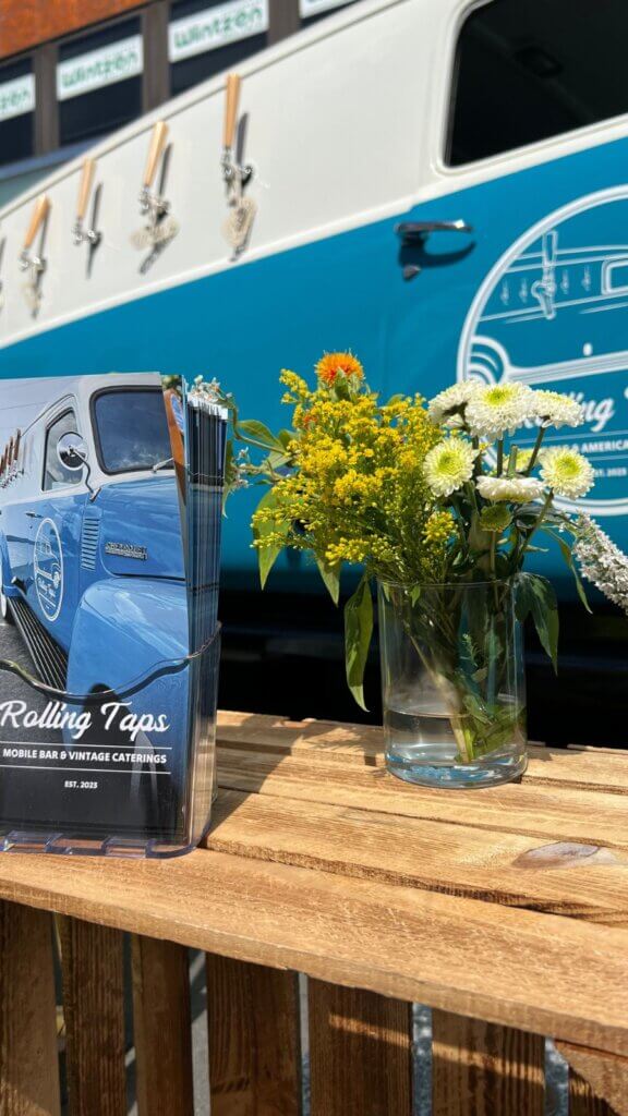 Bierwagen mieten für Hochzeit, Geburtstag, Firmenfeier und Stadtfest - die Rolling Taps bieten einzigartiges Bar Catering und Vintage Event Flair in NRW