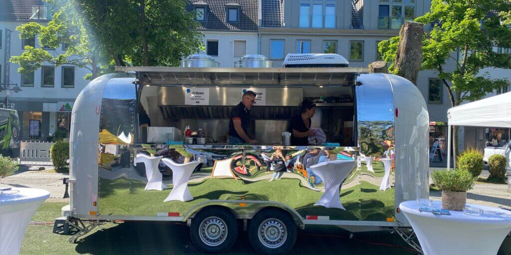 Unser Food Truck ist da - Rolling Taps und Rolling Bites - Internationale Spezialitäten und Event Erlebnisse